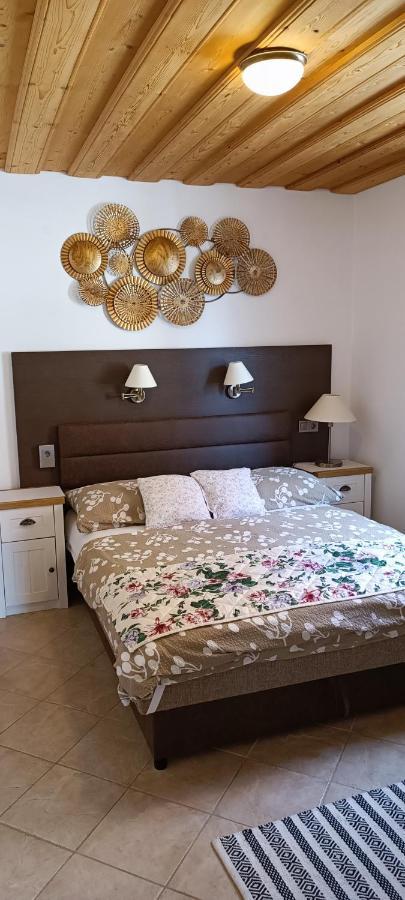 Rozsa Apartman Zalakarosアパートメント エクステリア 写真