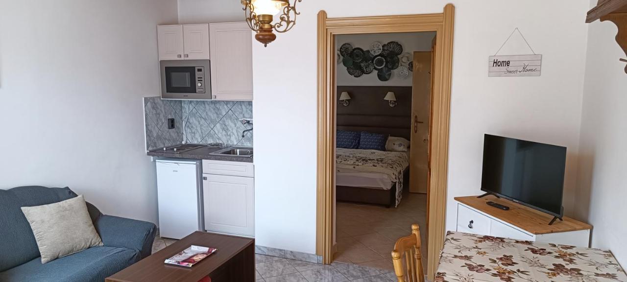 Rozsa Apartman Zalakarosアパートメント エクステリア 写真