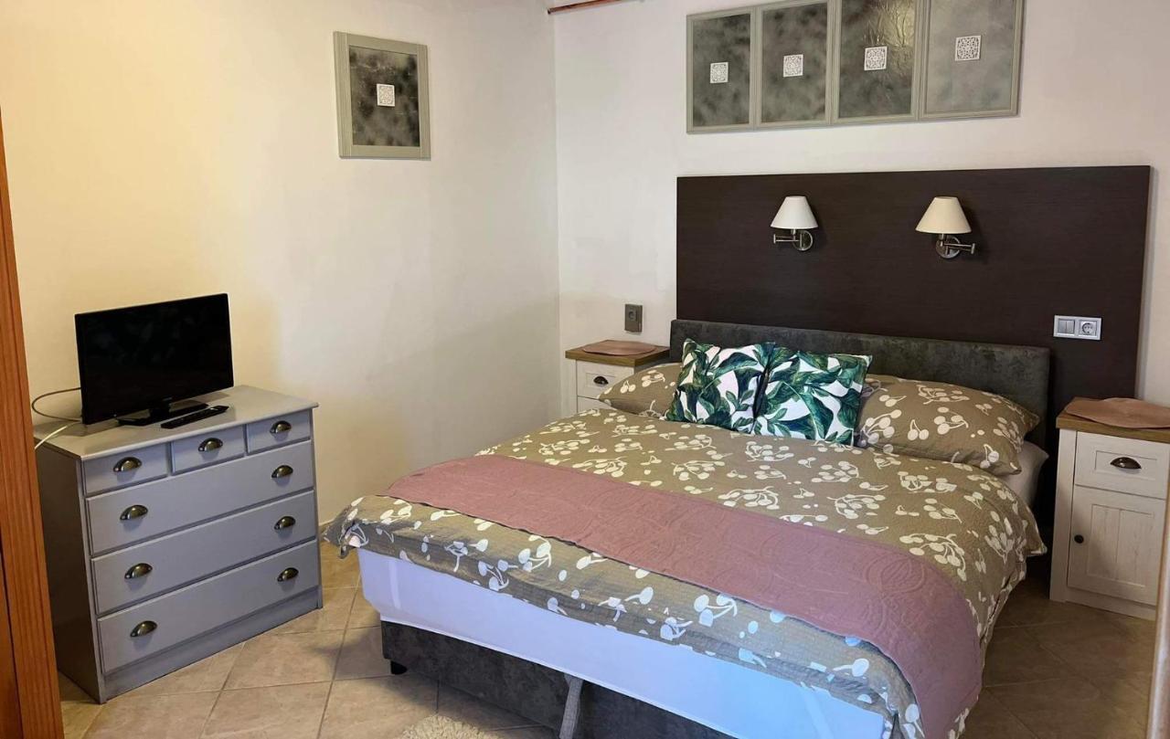 Rozsa Apartman Zalakarosアパートメント エクステリア 写真