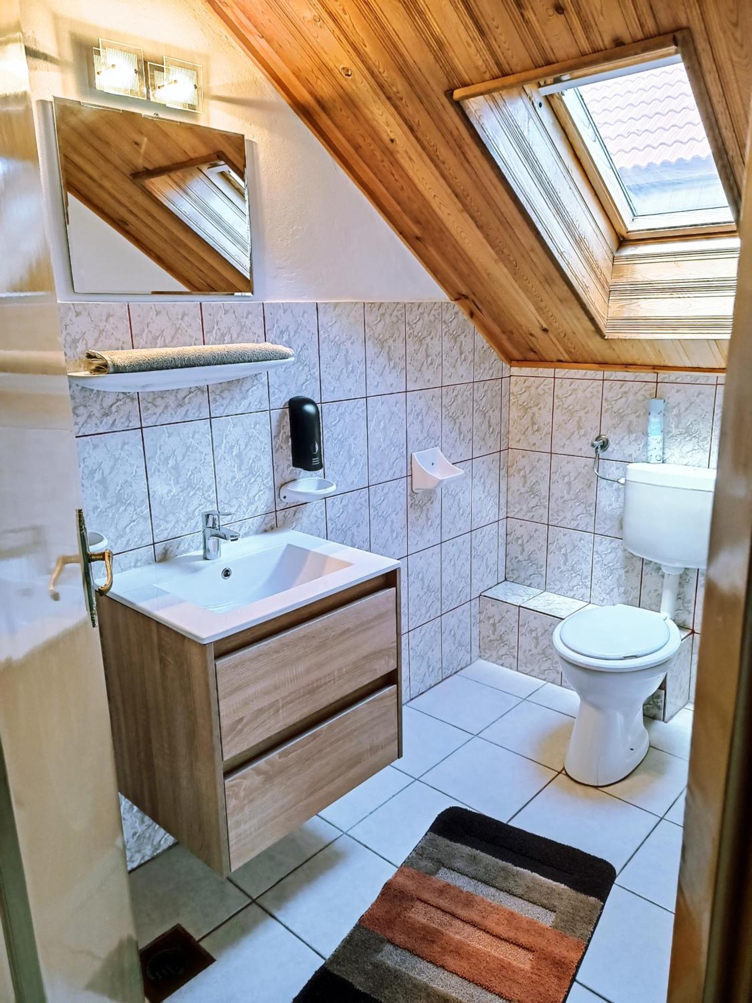 Rozsa Apartman Zalakarosアパートメント エクステリア 写真