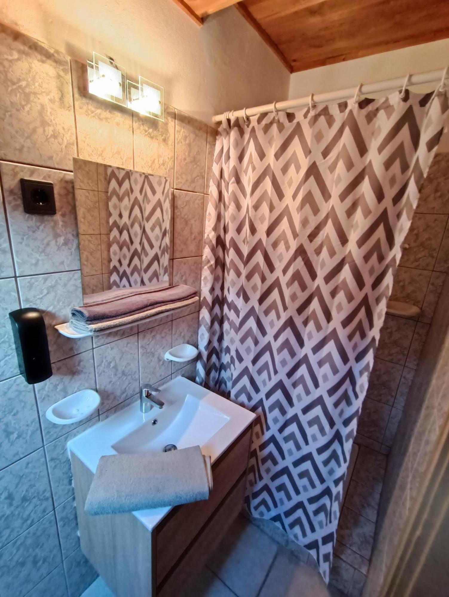Rozsa Apartman Zalakarosアパートメント エクステリア 写真